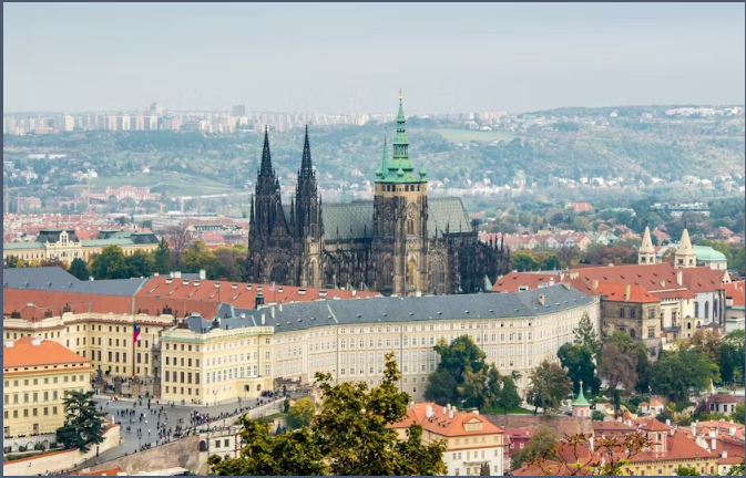 Prague Castle and Royal District: Guided Tour with a Historian - Image 3